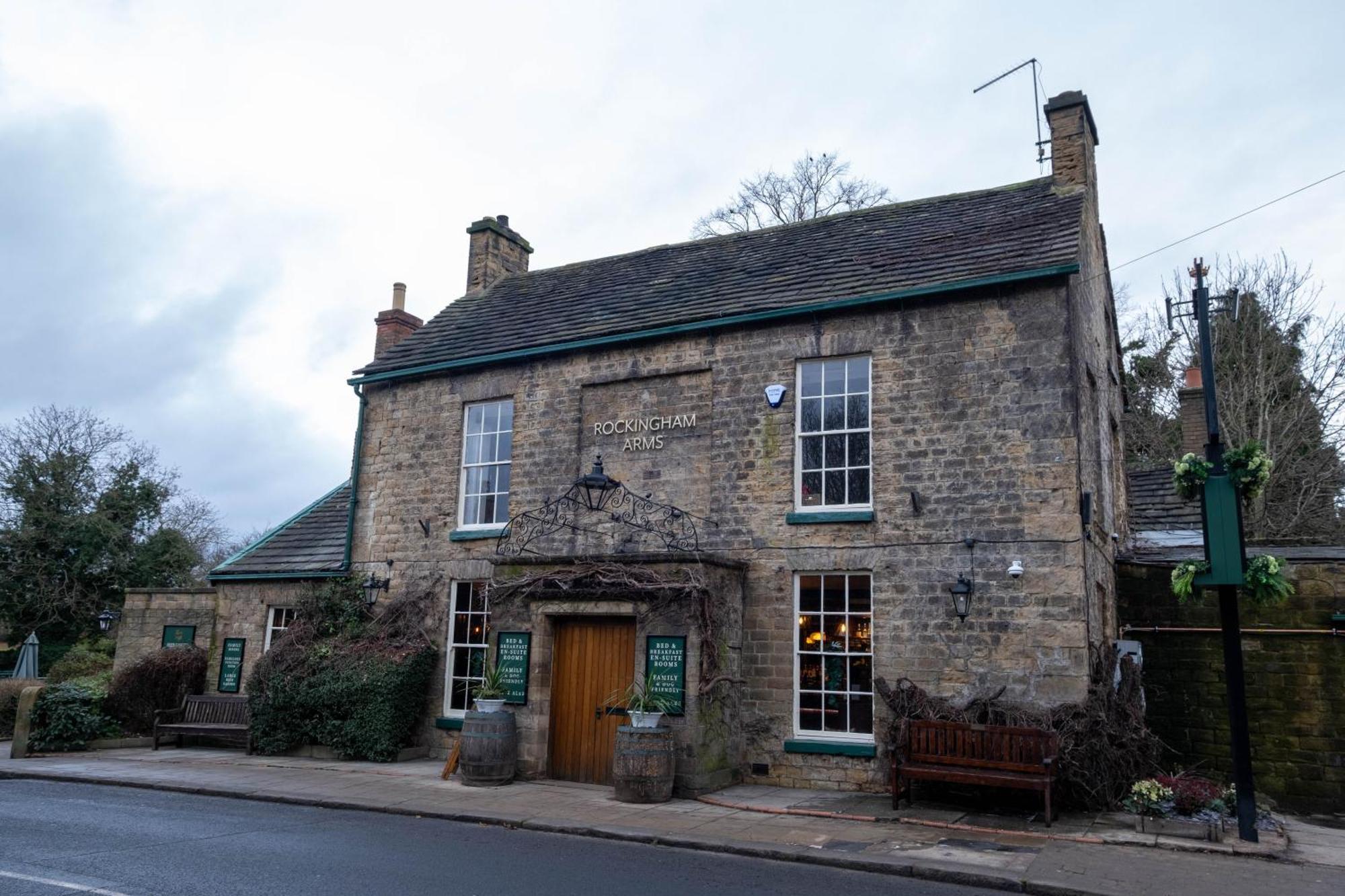 Rockingham Arms By Greene King Inns Wentworth  Exteriör bild