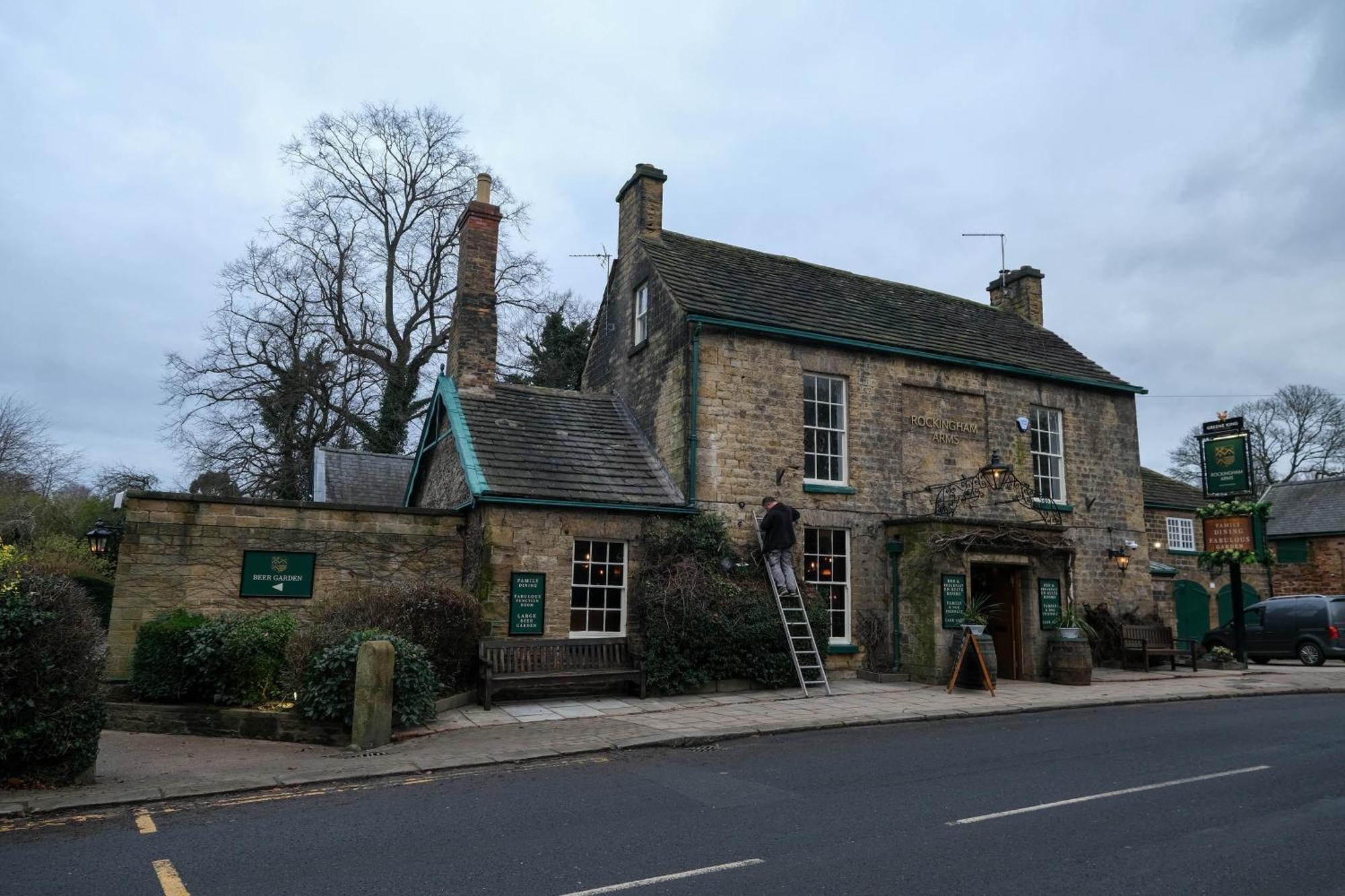 Rockingham Arms By Greene King Inns Wentworth  Exteriör bild