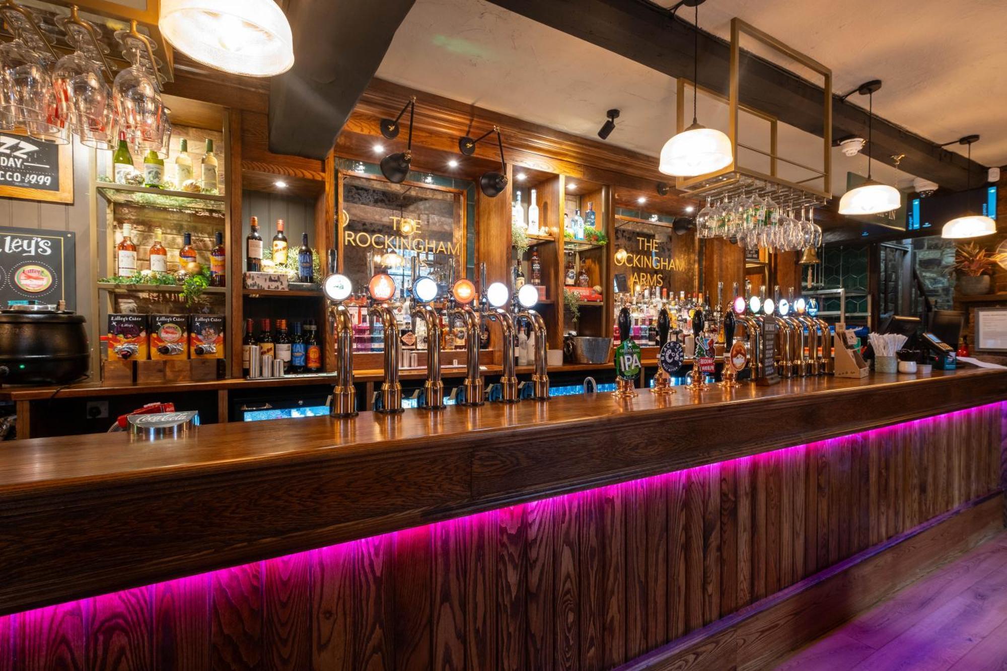 Rockingham Arms By Greene King Inns Wentworth  Exteriör bild