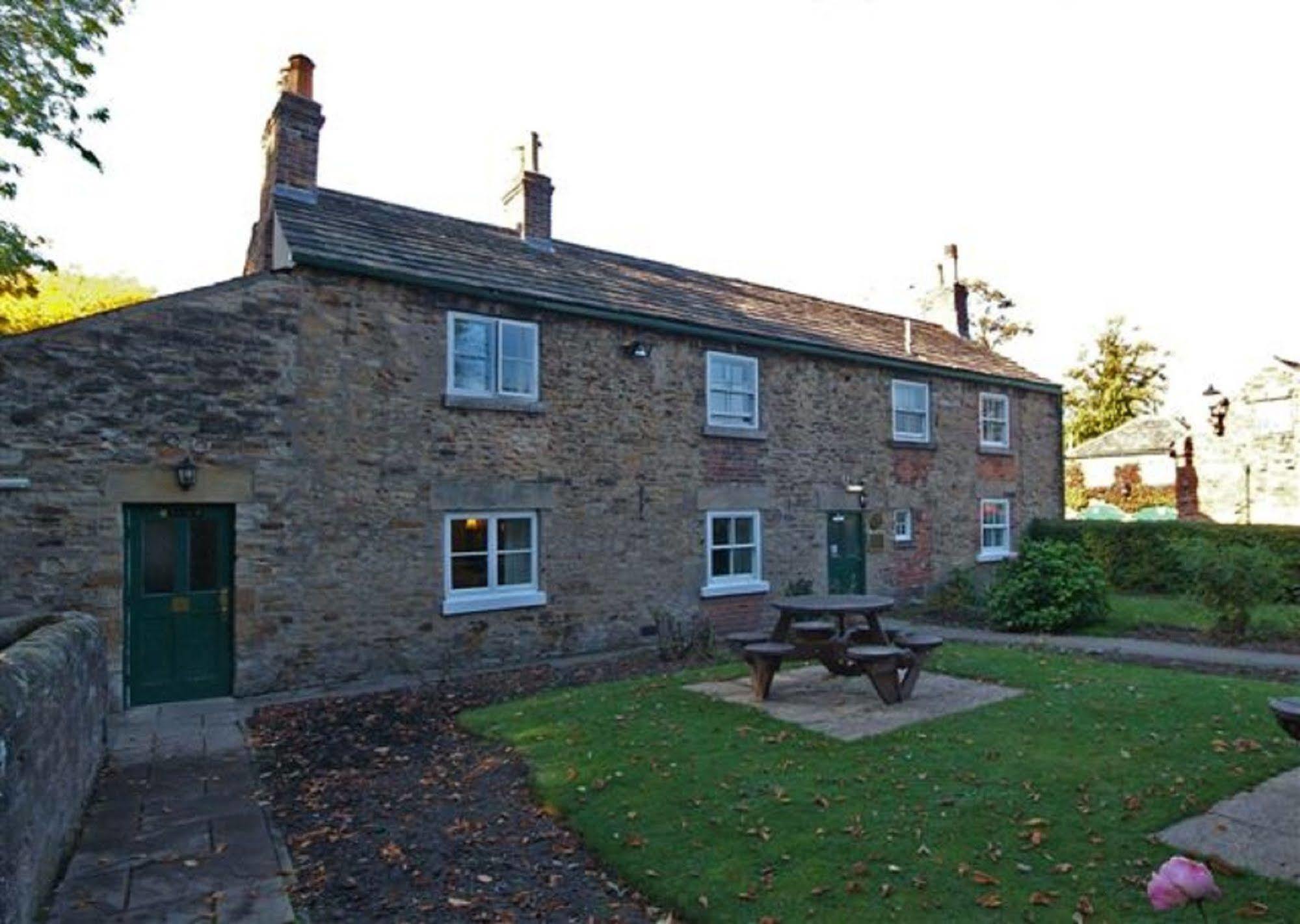Rockingham Arms By Greene King Inns Wentworth  Exteriör bild