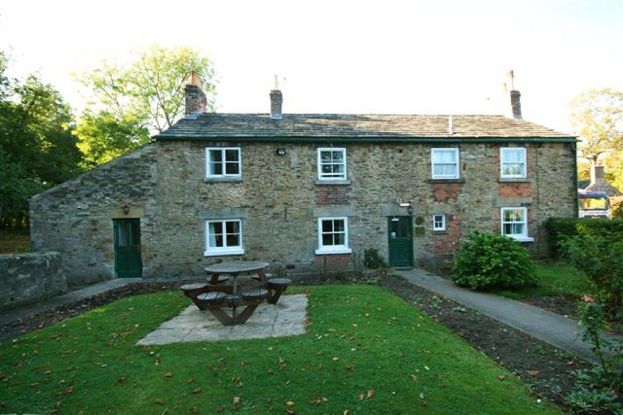Rockingham Arms By Greene King Inns Wentworth  Exteriör bild